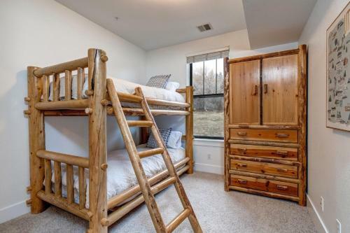 Cozy Meadowview Condo