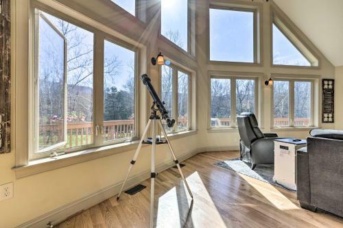 Pet-friendly Bentonville Cabin With Mtn Views!