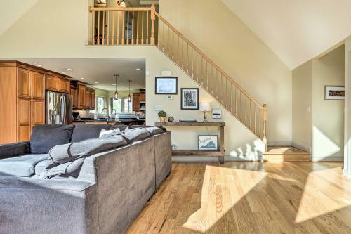 Pet-friendly Bentonville Cabin With Mtn Views!