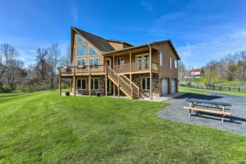 Pet-friendly Bentonville Cabin With Mtn Views!
