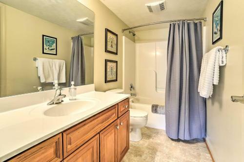 Pet-friendly Bentonville Cabin With Mtn Views!