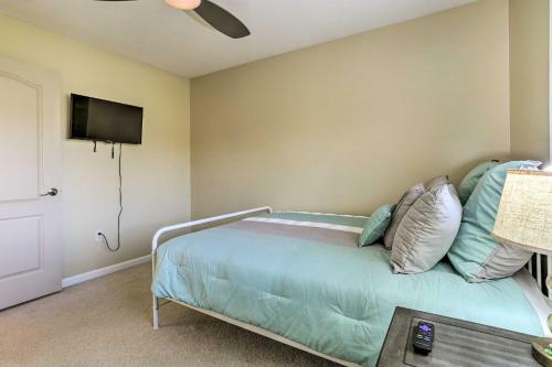 Pet-friendly Bentonville Cabin With Mtn Views!