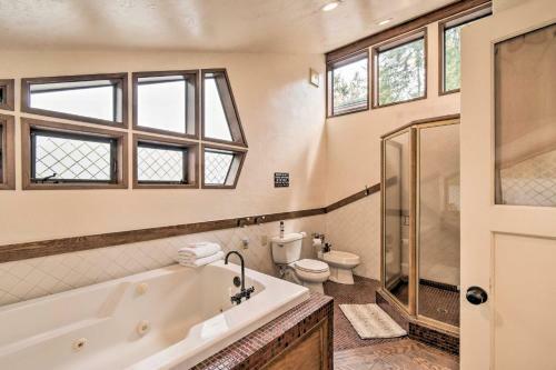 Spacious Lakefront Olympia Hideout With Deck!