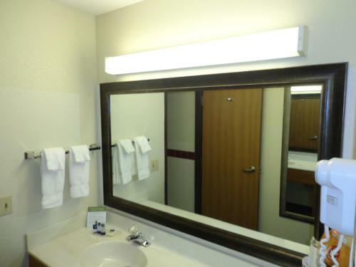 Hotel Americinn Lodge & Suites - Bismarck