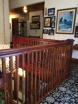 Bed & Breakfast Spurs N Lace Inn