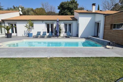 Villa Spacieuse Avec Piscine