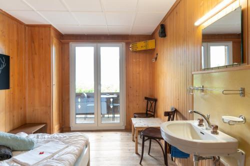 Lake Lodge Hostel