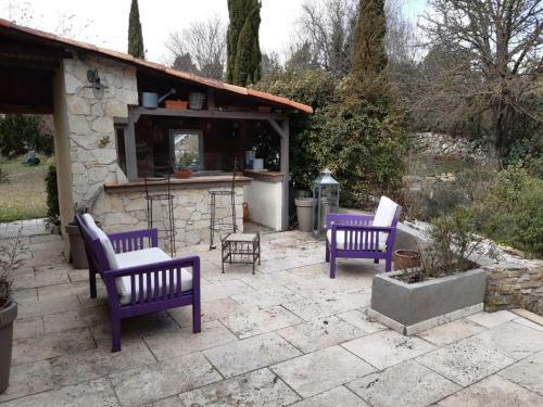 Tranquilit� Et Piscine En Provence Verte