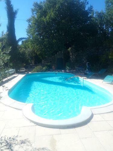 Tranquilit� Et Piscine En Provence Verte