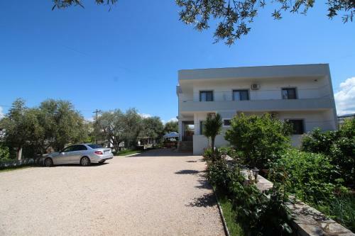Erjon Apartments