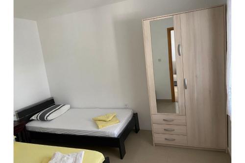 Apartment Nuka - One Bedroom Apartment With Terrace