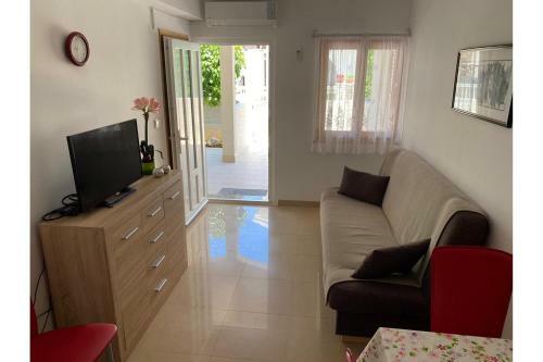 Apartment Nuka - One Bedroom Apartment With Terrace