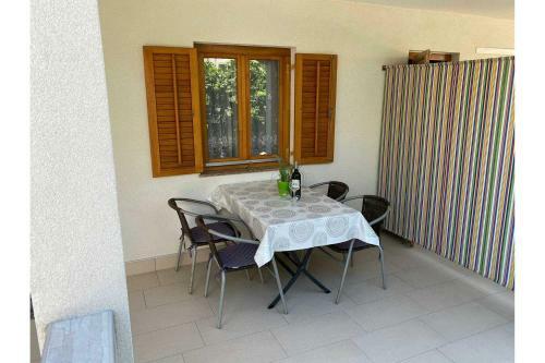 Apartment Nuka - One Bedroom Apartment With Terrace