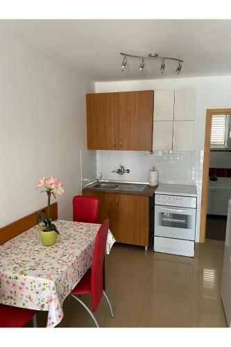 Apartment Nuka - One Bedroom Apartment With Terrace