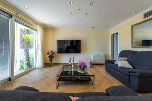 Villa K Dubrovnik - Five Bedroom Villa With Private Sea Access