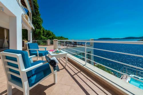 Villa K Dubrovnik - Five Bedroom Villa With Private Sea Access