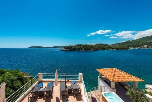 Villa K Dubrovnik - Five Bedroom Villa With Private Sea Access