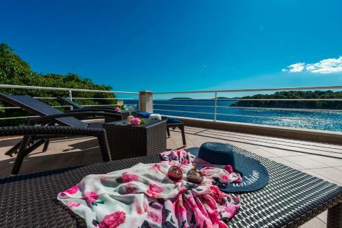 Villa K Dubrovnik - Five Bedroom Villa With Private Sea Access