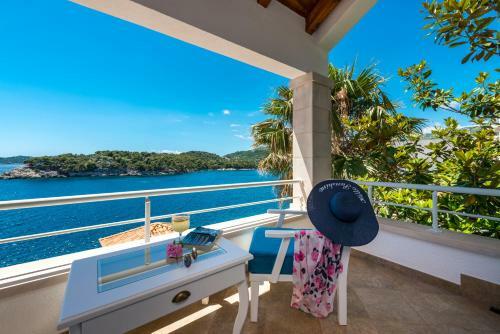 Villa K Dubrovnik - Five Bedroom Villa With Private Sea Access