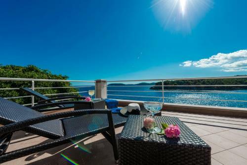 Villa K Dubrovnik - Five Bedroom Villa With Private Sea Access