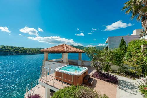 Villa K Dubrovnik - Five Bedroom Villa With Private Sea Access