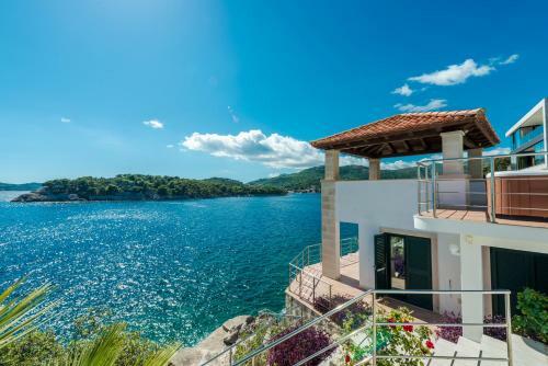 Villa K Dubrovnik - Five Bedroom Villa With Private Sea Access