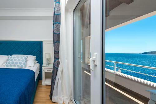 Villa K Dubrovnik - Five Bedroom Villa With Private Sea Access