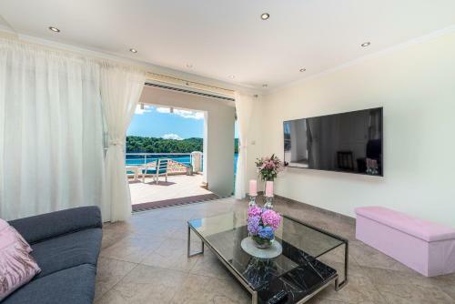Villa K Dubrovnik - Five Bedroom Villa With Private Sea Access