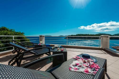 Villa K Dubrovnik - Five Bedroom Villa With Private Sea Access
