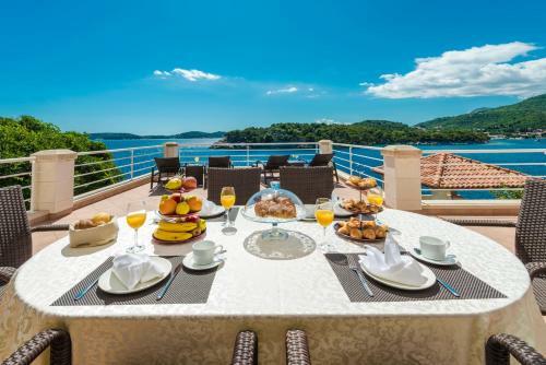 Villa K Dubrovnik - Five Bedroom Villa With Private Sea Access