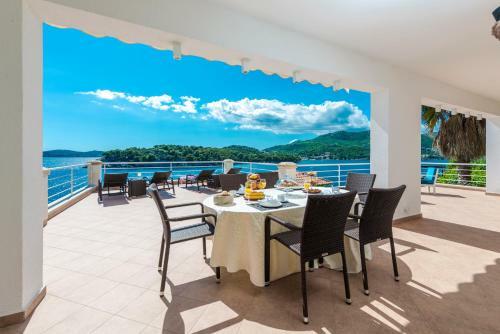 Villa K Dubrovnik - Five Bedroom Villa With Private Sea Access