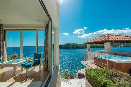 Villa K Dubrovnik - Five Bedroom Villa With Private Sea Access