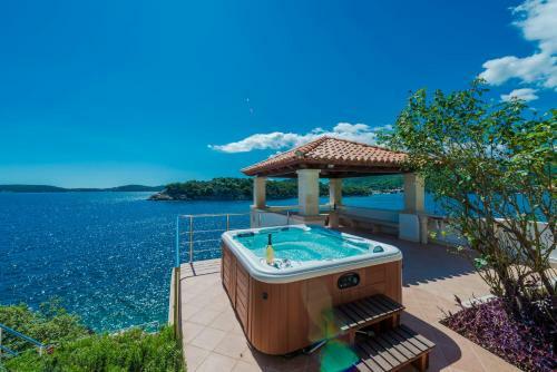 Villa K Dubrovnik - Five Bedroom Villa With Private Sea Access