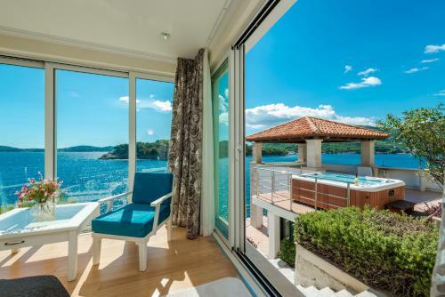 Villa K Dubrovnik - Five Bedroom Villa With Private Sea Access