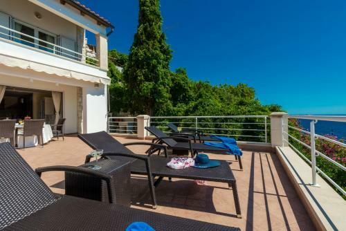 Villa K Dubrovnik - Five Bedroom Villa With Private Sea Access