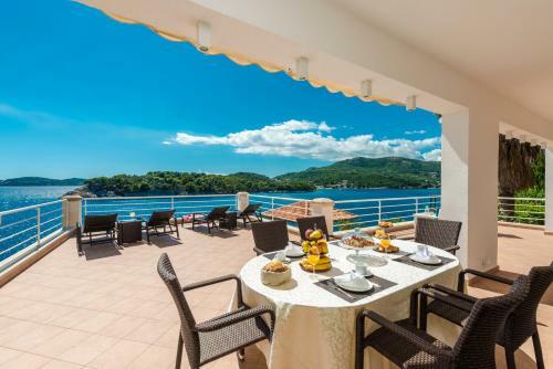 Villa K Dubrovnik - Five Bedroom Villa With Private Sea Access