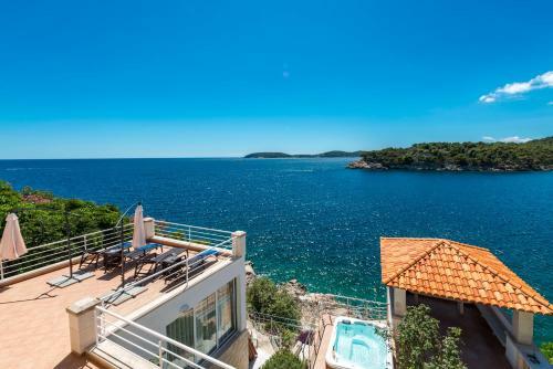 Villa K Dubrovnik - Five Bedroom Villa With Private Sea Access