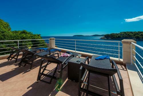 Villa K Dubrovnik - Five Bedroom Villa With Private Sea Access