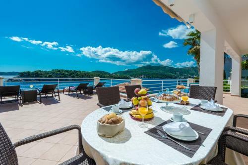 Villa K Dubrovnik - Five Bedroom Villa With Private Sea Access