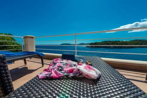 Villa K Dubrovnik - Five Bedroom Villa With Private Sea Access