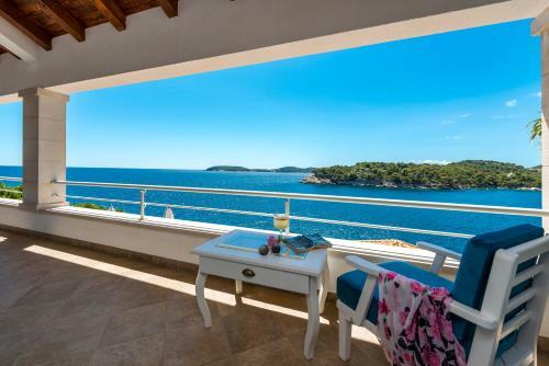 Villa K Dubrovnik - Five Bedroom Villa With Private Sea Access