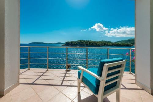 Villa K Dubrovnik - Five Bedroom Villa With Private Sea Access