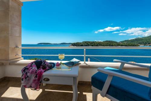 Villa K Dubrovnik - Five Bedroom Villa With Private Sea Access