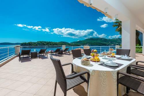 Villa K Dubrovnik - Five Bedroom Villa With Private Sea Access