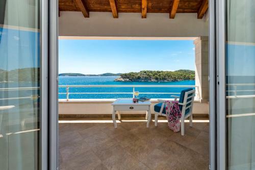 Villa K Dubrovnik - Five Bedroom Villa With Private Sea Access