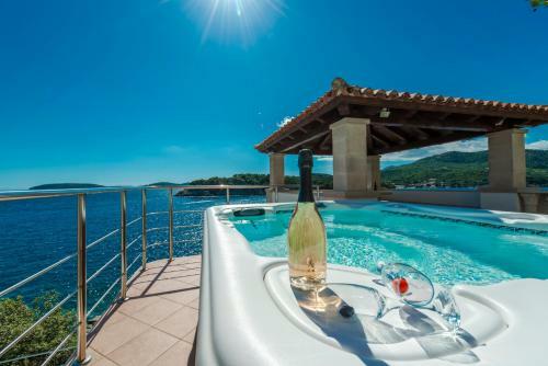 Villa K Dubrovnik - Five Bedroom Villa With Private Sea Access