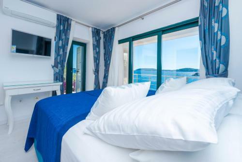 Villa K Dubrovnik - Five Bedroom Villa With Private Sea Access