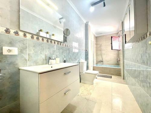 Apartamento Junto A Oceano, Terraza, Bbq En Playa Alcala