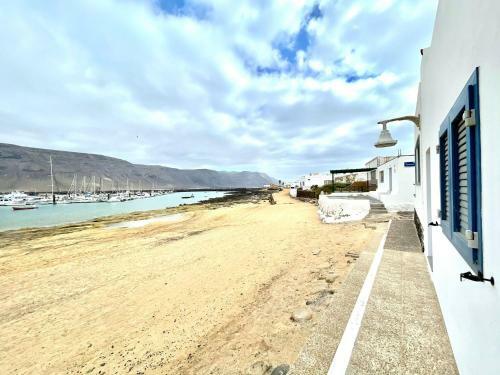 Villa En Primera Linea Del Mar En La Graciosa