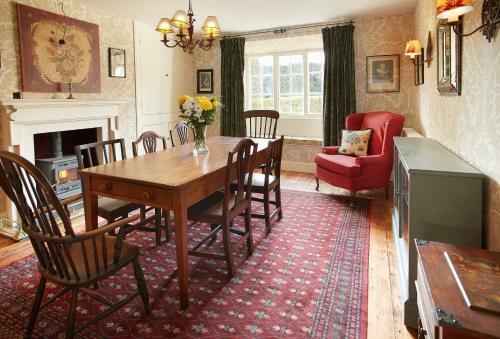 Chanting Hill Farmhouse